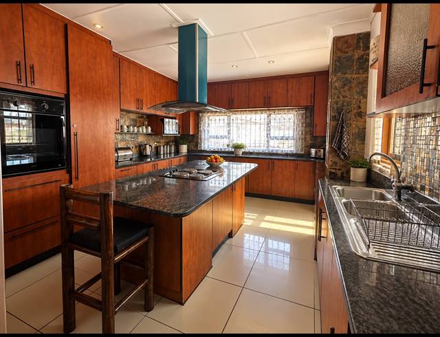 3 BEDROOM HOUSE FOR SALE IN SOPHIATOWN